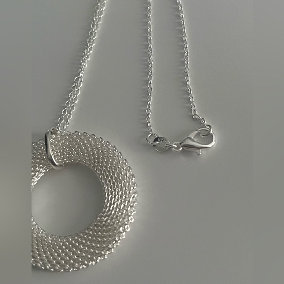 925 Mesh Circle Necklace - Picture 6 of 7